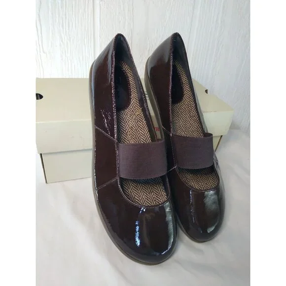 GH Bass Gallop Womens 10 M Cocoa Brown Patent Comfort Flats Elastic Band NEW - Picture 1 of 12